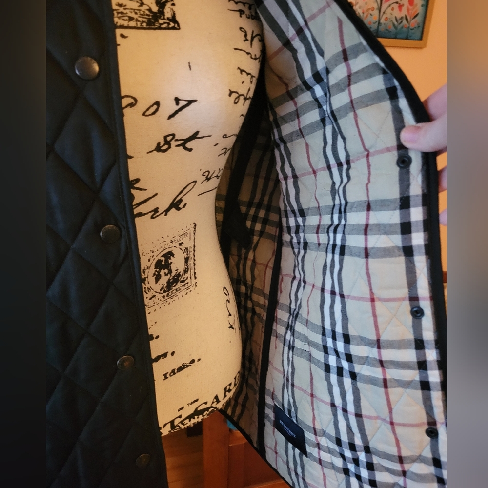 Burberry Quilted Nylon Barn Jacket In Black/Sand, Burberry Check Lining, EUC, L - Picture 6 of 16